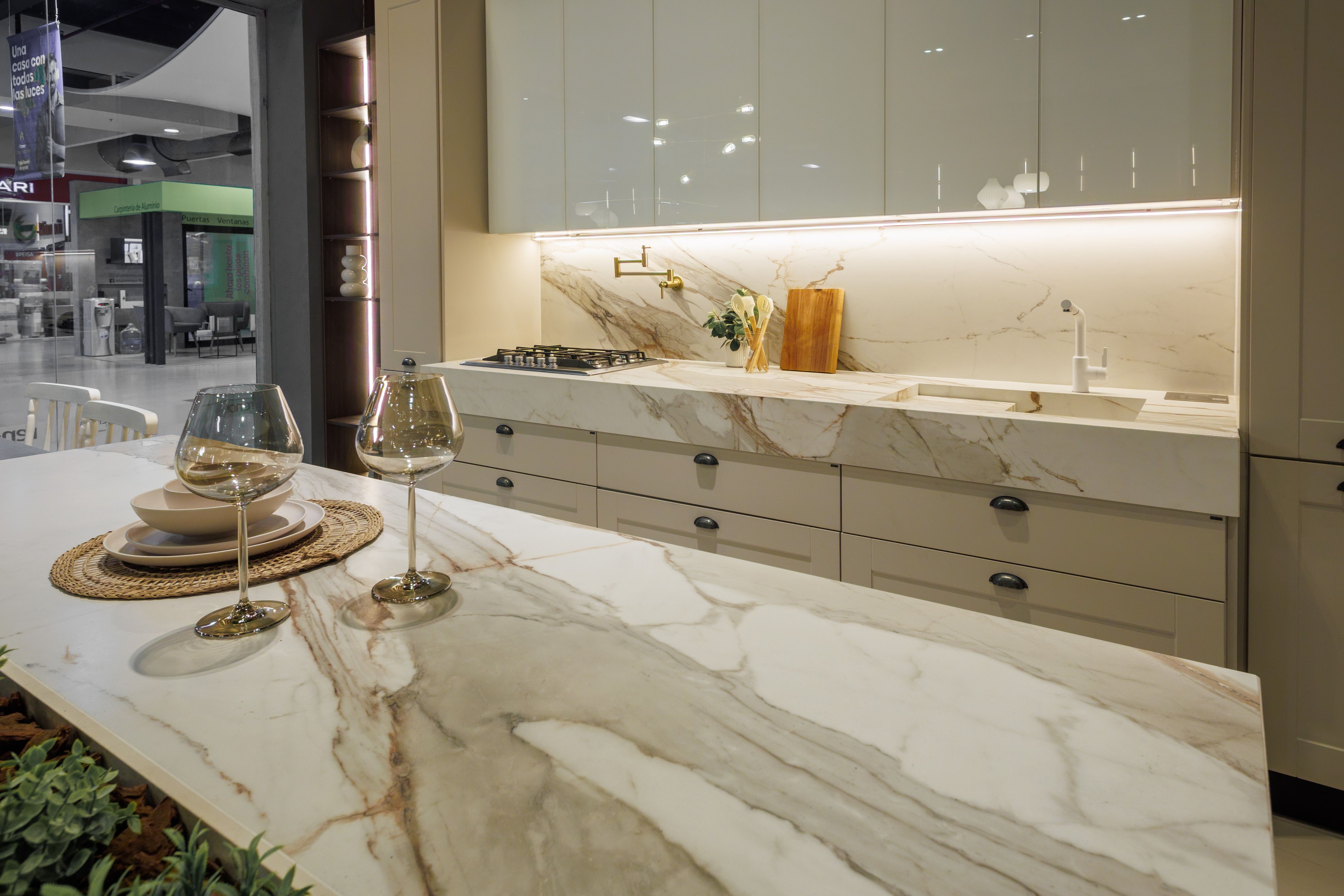 Colonia · Reno Life · PVC blanco texturado